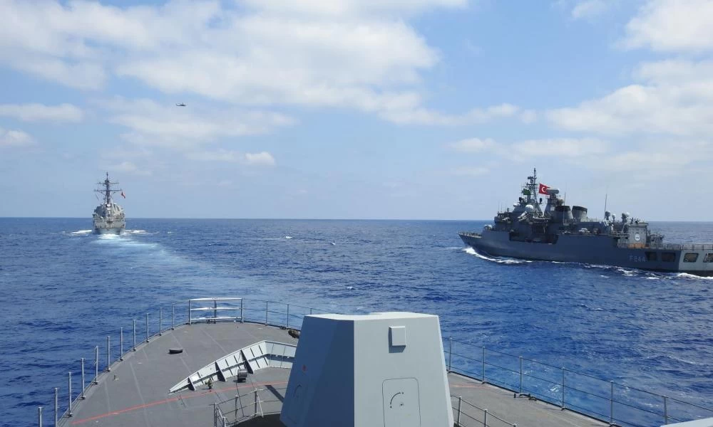 Τουρκικός Τύπος: Η Ελλάδα παίζει με τις NAVTEX για να σαμποτάρει τις διαπραγματεύσεις